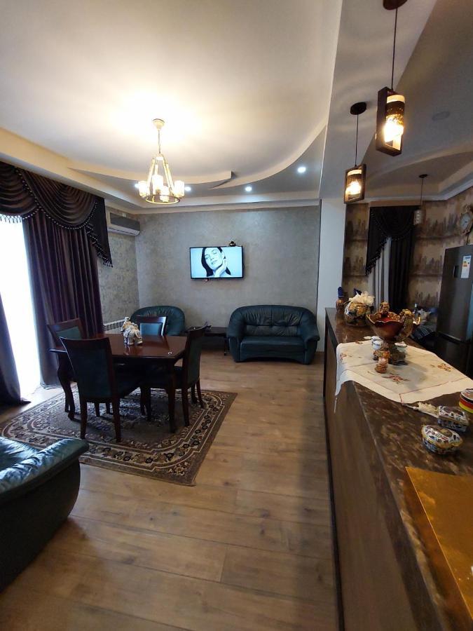 Avto'S Apartment In The Centre Of קוטאיסי מראה חיצוני תמונה